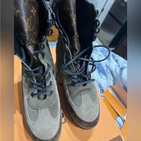 Laureate Platform Desert Boot - Picture 2 of 9